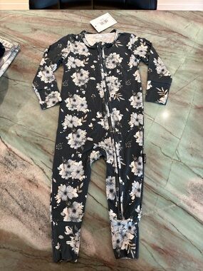 Floral sleeper belan J NWT